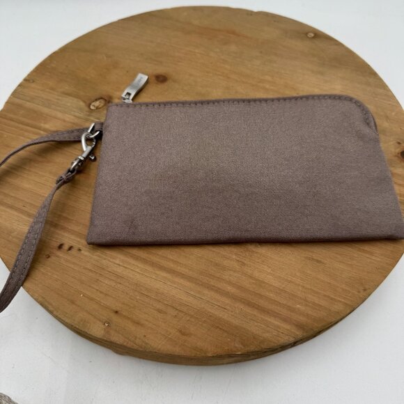 Baggallini RFID Wristlet Purse Wallet Gray Neutral Minimalist Travel read - Picture 5 of 10